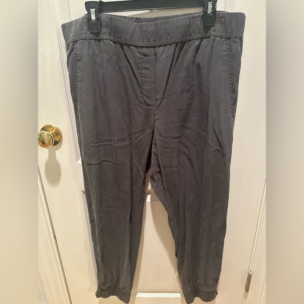 Women’s gray Gap joggers with zippers size Large